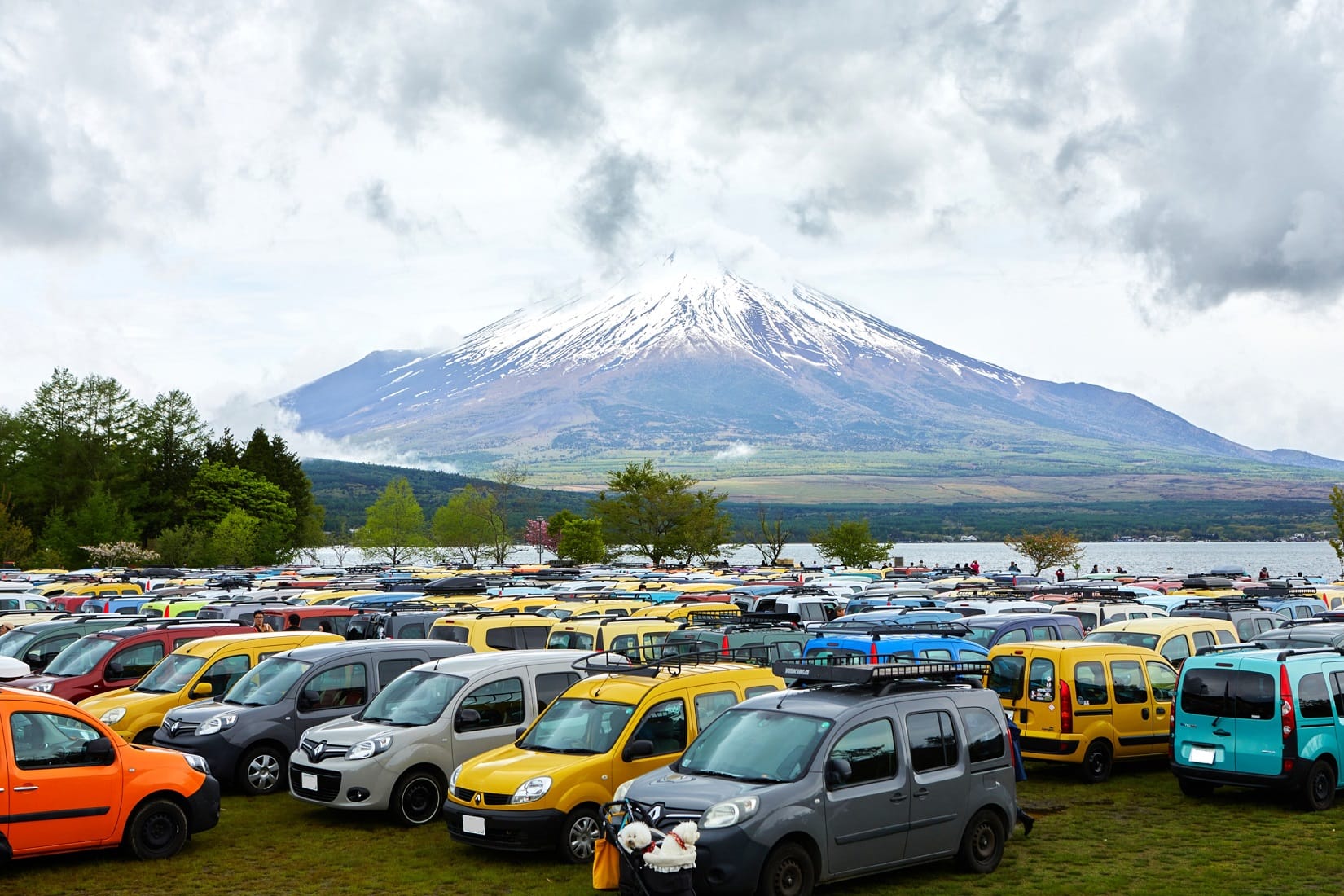 累計来場２万台に到達！「ルノー・カングー・ジャンボリー2025」春の山中湖畔に色とりどりのカングーが大集結！
