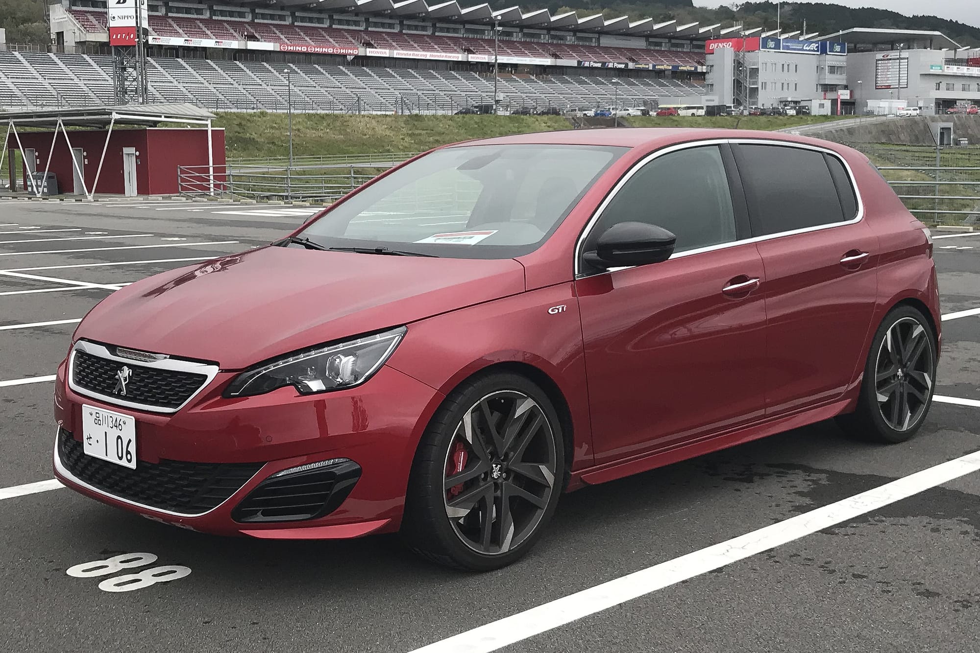 【プジョー308GTi 270長期レポート01】意外と適合品に乏しいブレーキパッドを発見【PADDOCK PASS】