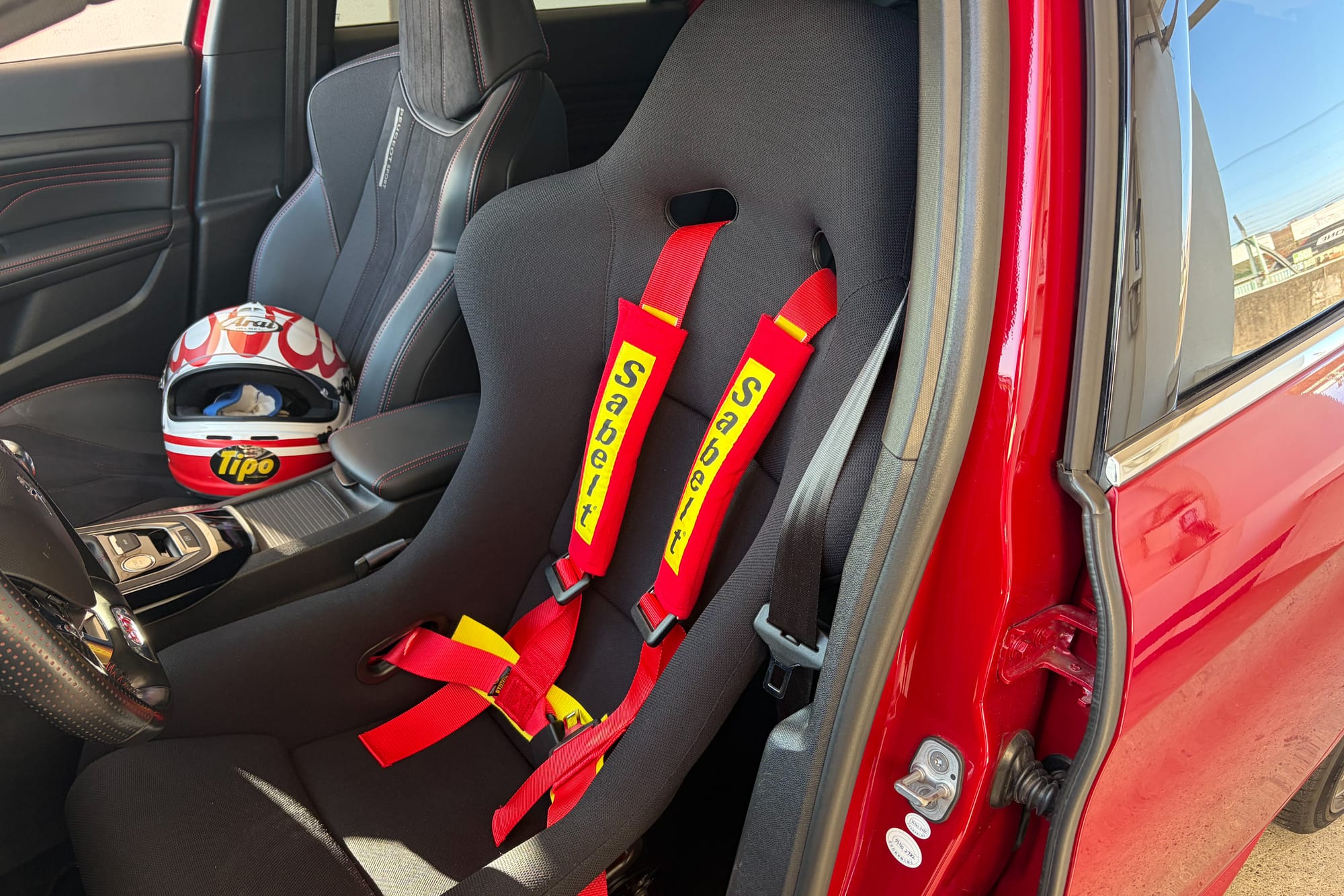 【プジョー308GTi270長期レポート10】フルバケシートの導入で脱ファミリーカーを覚悟！