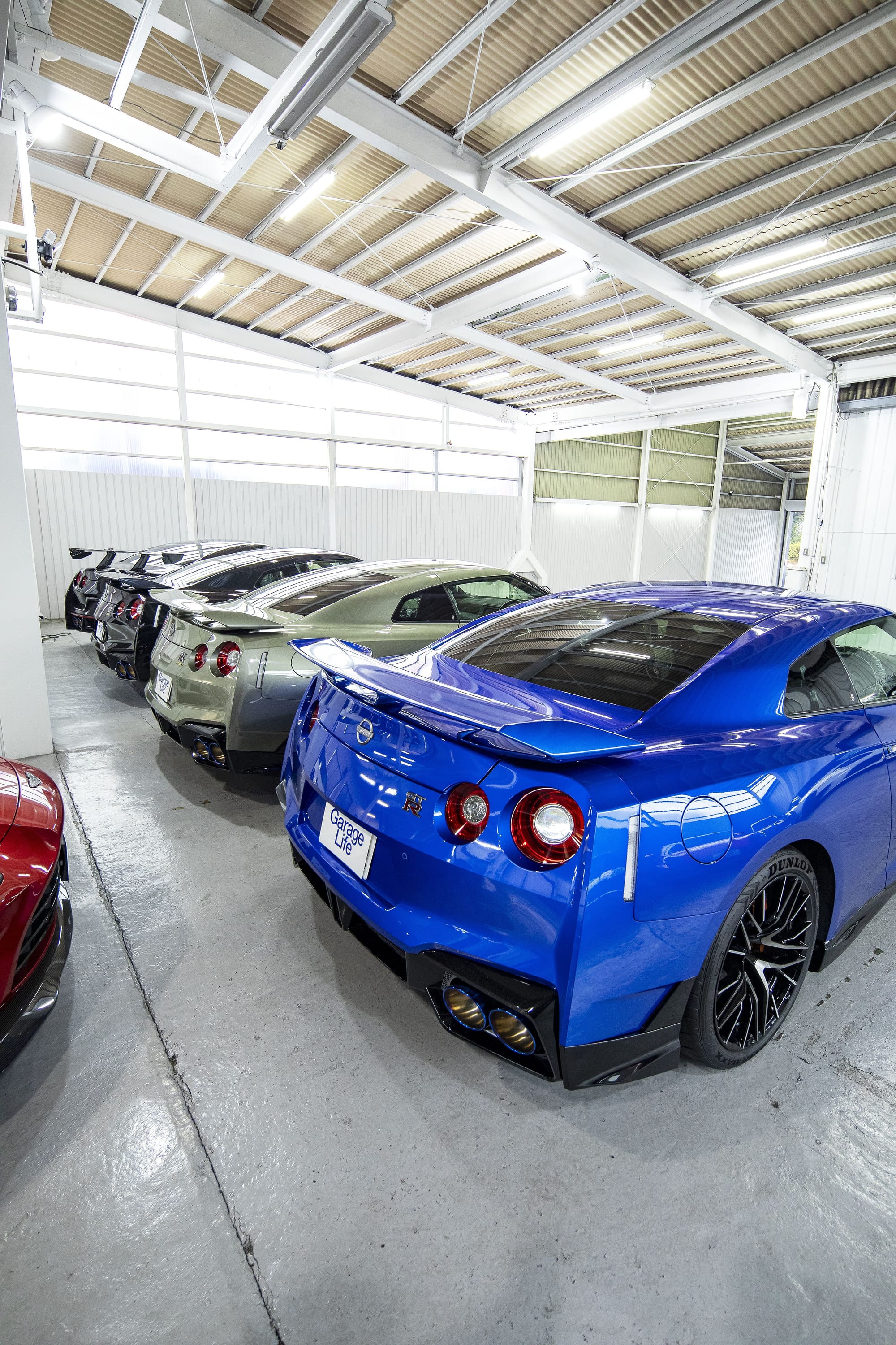 【ガレージライフ】リノベで手に入れた巨大ガレージ。 そこに並ぶのは最終モデルのGT-Rたち。